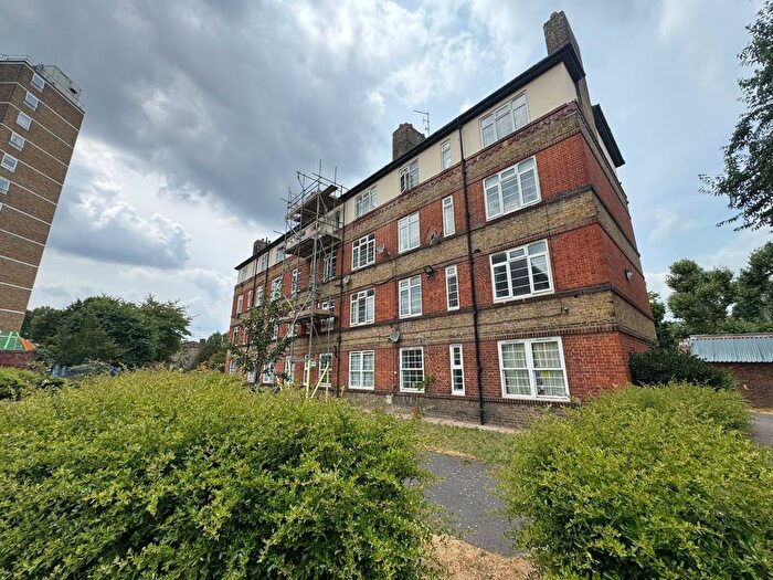3 Bedroom Flat To Rent In Swan Mead, London, London, SE1