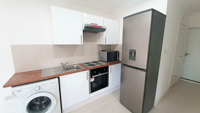 1 Bedroom Ground Maisonette To Rent In Luton Road, Dunstable, LU5