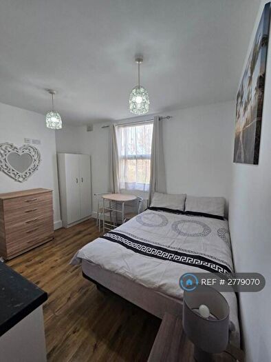 Studio To Rent In Eade Road, London, N4