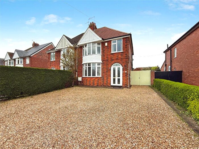 3 Bedroom Semi Detached House For Sale In Newark Road, North Hykeham, Lincoln, Lincolnshire, LN6