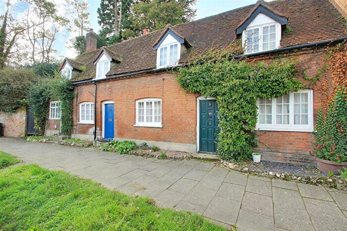 2 Bedroom Cottage To Rent In High Street, Kings Langley, WD4