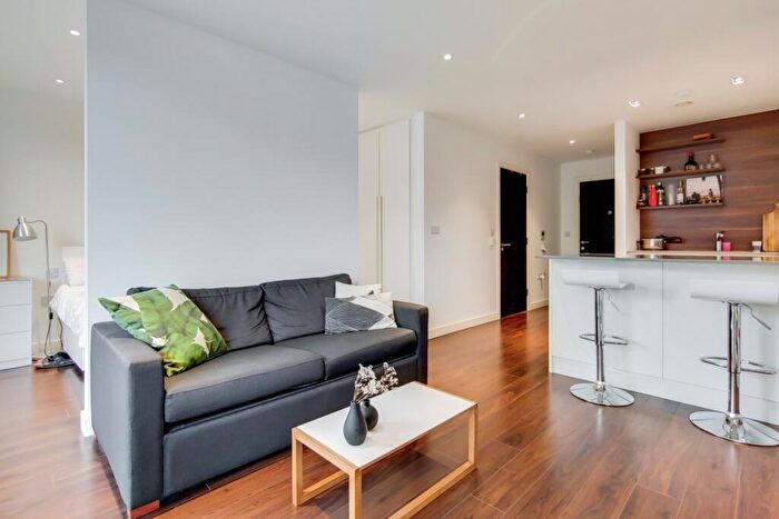 Apartment To Rent In City View Apartments, London, N4