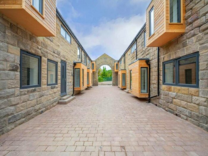 3 Bedroom Semi-Detached House To Rent In The Stables Cliff Oaks, Fawcett Lane, , Leeds, LS12