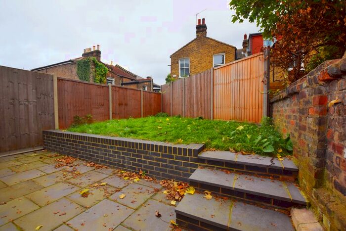 1 Bedroom Flat To Rent In Fenwick Road Peckham, SE15