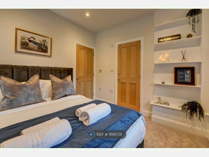 3 Bedroom Flat To Rent In Market Place South, Ripon, HG4