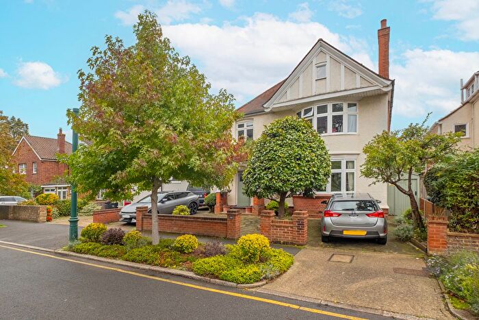 5 Bedroom Detached House For Sale In St. Matthews Avenue, Surbiton, KT6