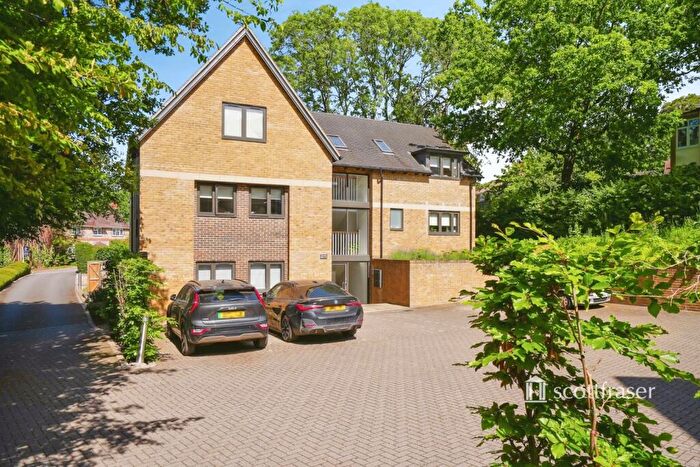 2 Bedroom Flat To Rent In Pine Rise, Oxford, Oxfordshire, OX2
