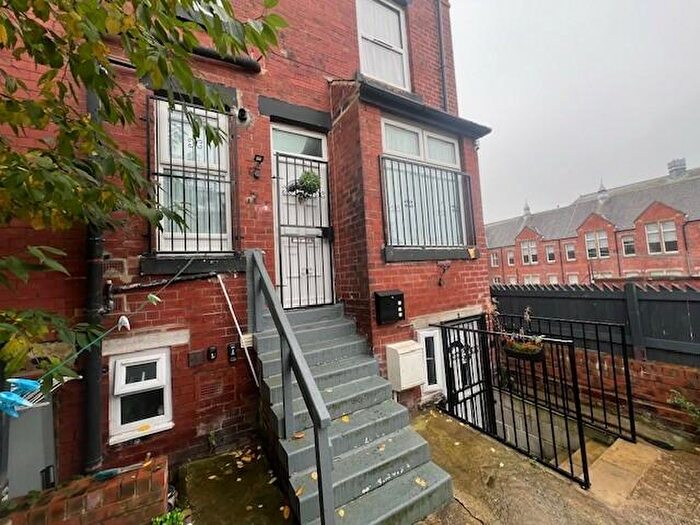 2 Bedroom End Of Terrace House To Rent In Conway Avenue, Leeds, LS8