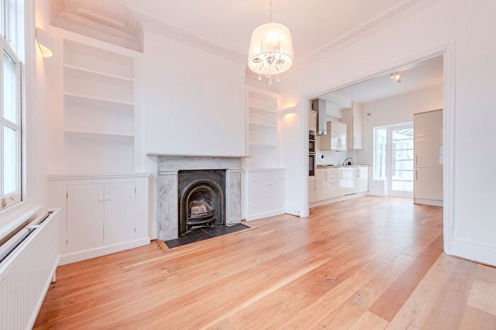 3 Bedroom End Of Terrace House To Rent In Shrubland Road, Hackney, E8