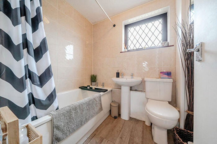 3 Bedroom End Of Terrace House For Sale In Snowden Royd, Bramley, Leeds, LS13