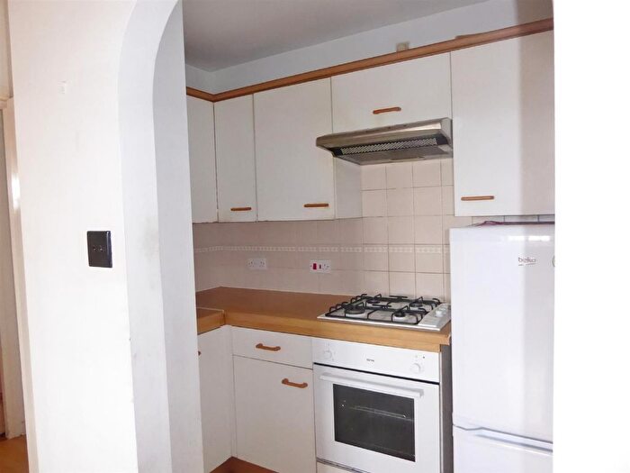 2 Bedroom Flat To Rent In Heron Court, Tooting/ Colliers Wood Borders, CR4