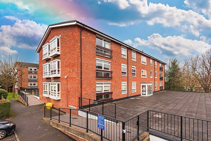 2 Bedroom Flat To Rent In Maresfield, Croydon, CR0