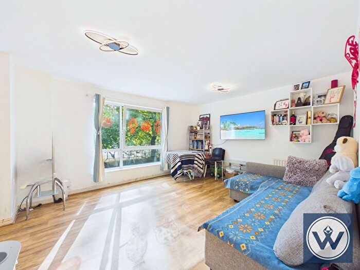 2 Bedroom Flat For Sale In Plymouth Grove, Manchester, M13