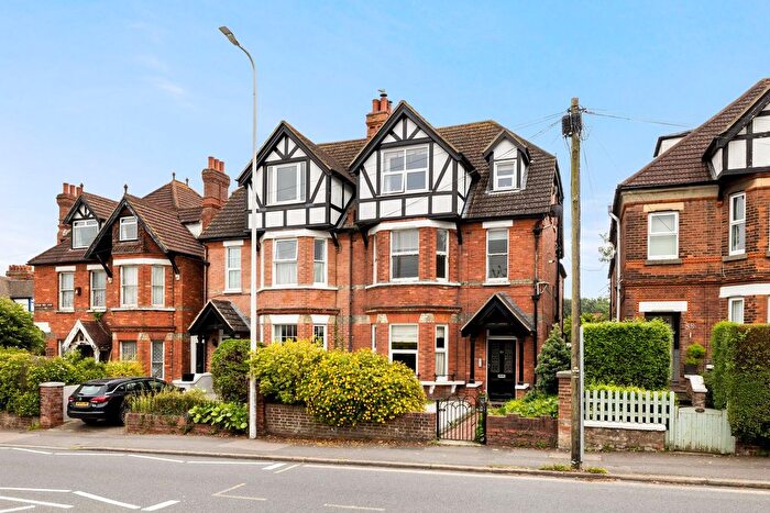 2 Bedroom Flat To Rent In Radnor Park Road, Folkestone, CT19