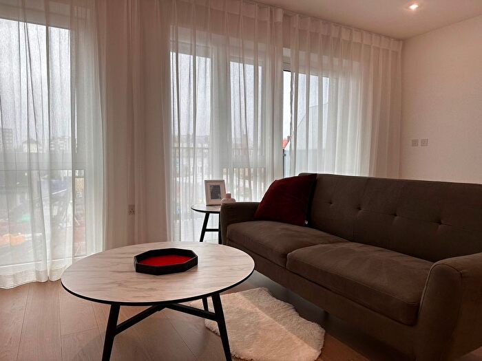 1 Bedroom Flat To Rent In Parrs Way, London, W6