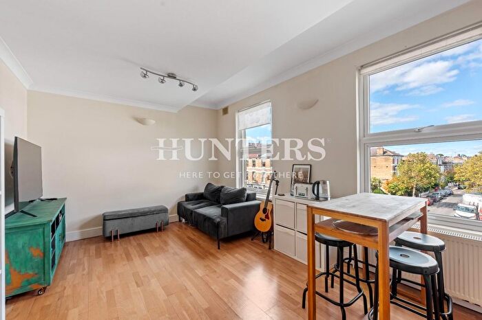 2 Bedroom Flat To Rent In Evering Road, London, N16