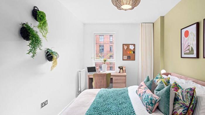 2 Bedroom Flat For Sale In Mary Neuner Road, London, N8