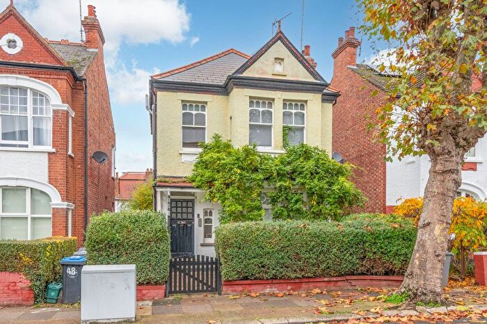 2 Bedroom Flat For Sale In Melrose Avenue, Cricklewood, London, NW2