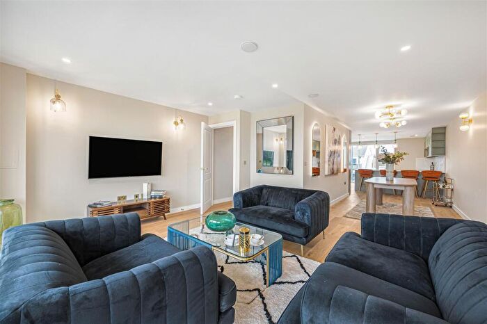 3 Bedroom Terraced House For Sale In Brighton Road, Lancing, BN15