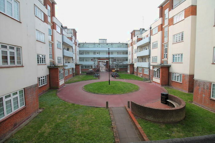 2 Bedroom Apartment To Rent In Green Lanes, London, N8