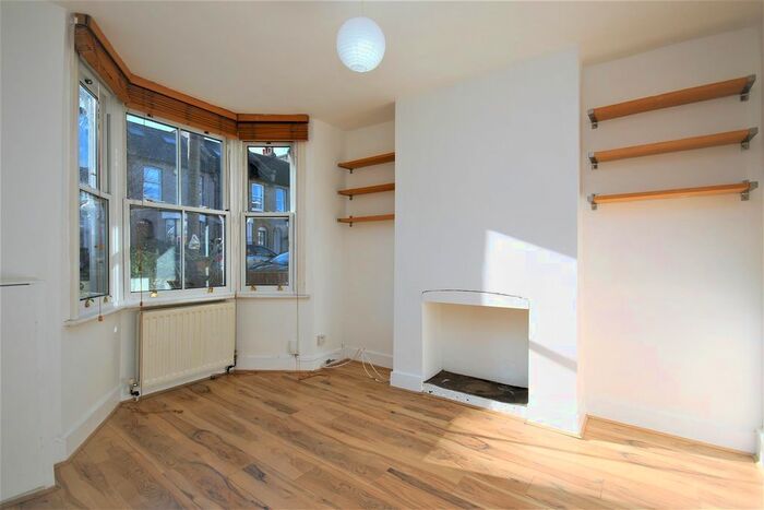 2 Bedroom Property To Rent In Richmond Road, London, N11
