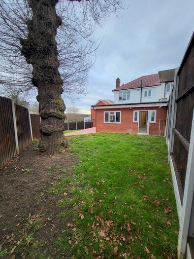 5 Bedroom Semi-Detached House To Rent In Highfield Close, London, NW9