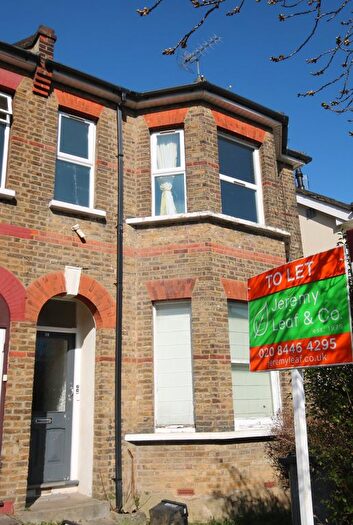 2 Bedroom Flat To Rent In Castle Road, North Finchley, N12