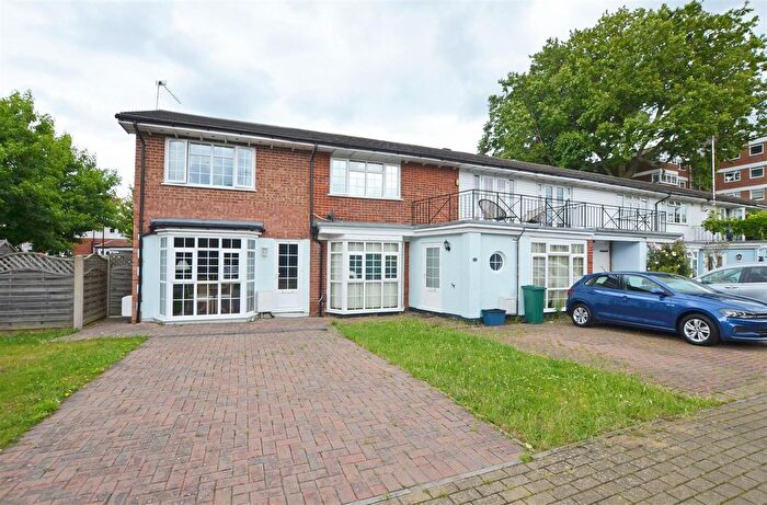 6 Bedroom Property To Rent In River Reach, Teddington, TW11