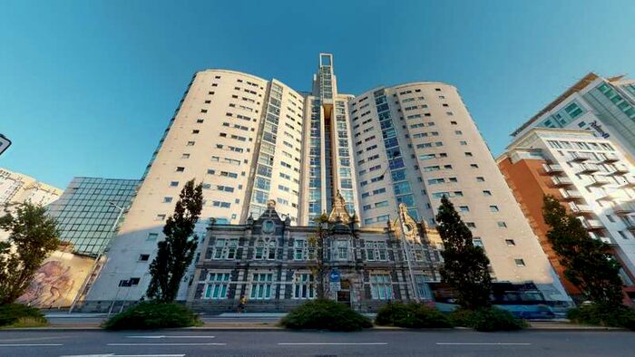 2 Bedroom Apartment For Sale In Altolusso, Bute Terrace Adamsdown, Cardiff, CF10