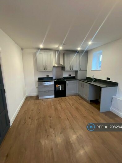 2 Bedroom Flat To Rent In Outwood Road, Manchester, M26