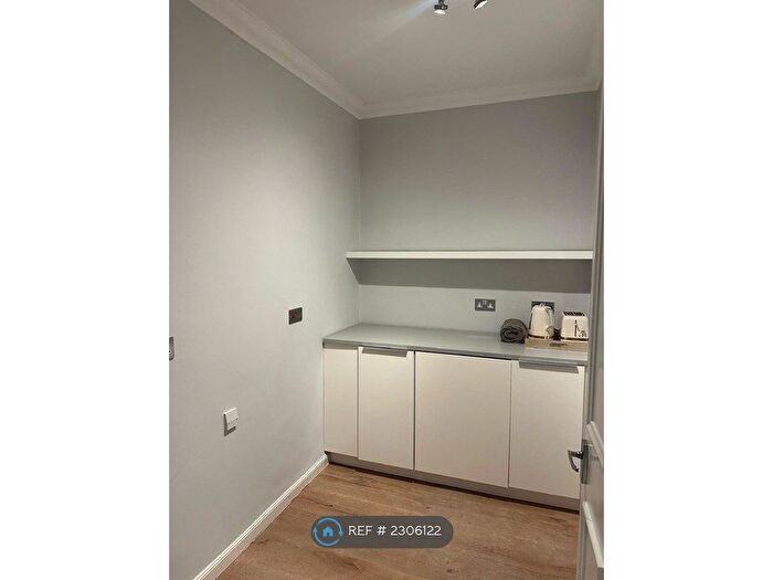 2 Bedroom Flat To Rent In Bowmont Terrace, Glasgow, G12