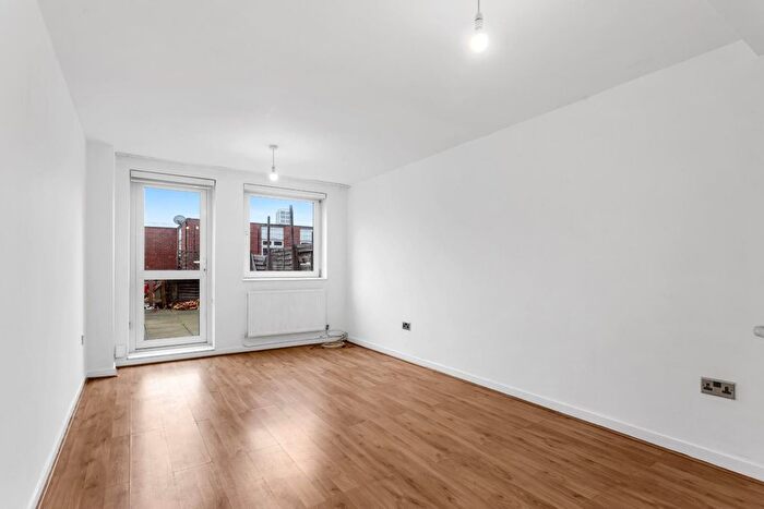 2 Bedroom Maisonette To Rent In Evering Road, London, N16