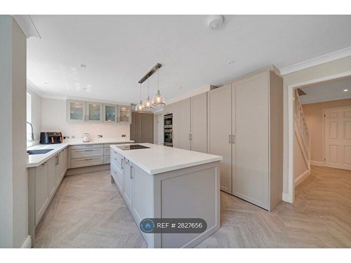 4 Bedroom Detached House To Rent In Molesey Park Road, East Molesey, KT8