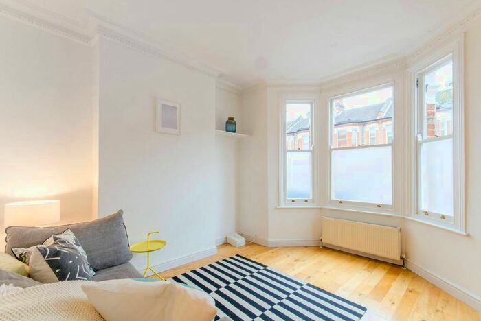 2 Bedroom Flat To Rent In Clovelly Road, Chiswick, London, W4