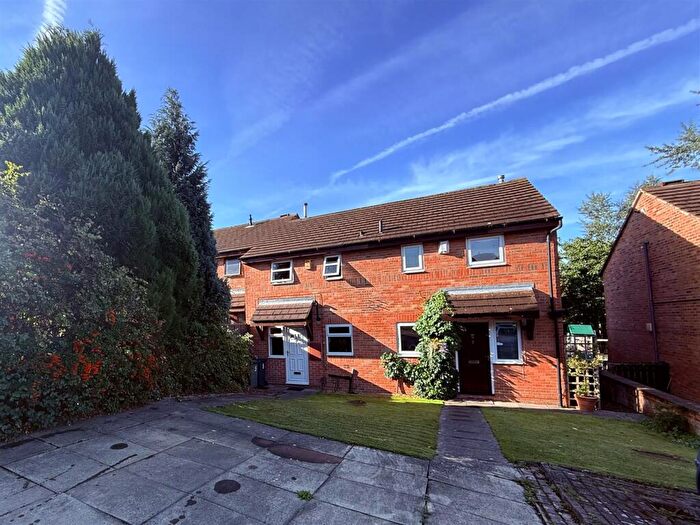 2 Bedroom Town House For Sale In Tynedale Court, Meanwood, LS7