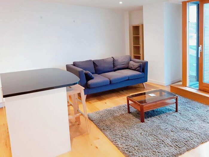 1 Bedroom Flat To Rent In Wharf Approach, Leeds, West Yorkshire, LS1