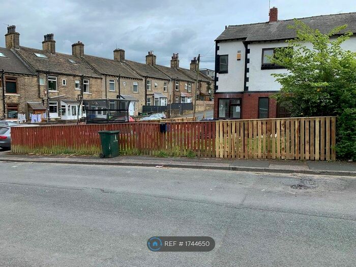 3 Bedroom Semi-Detached House To Rent In Gaythorne Terrace, Clayton, Bradford, BD14