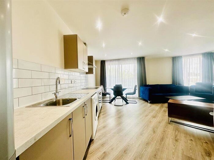 2 Bedroom Flat To Rent In The Curve, Nottingham, NG7