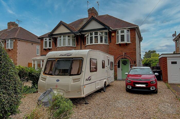 3 Bedroom Semi-Detached House For Sale In Higham Lane, Nuneaton, CV11
