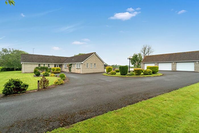3 Bedroom Detached Bungalow For Sale In Brinsea Batch, Congresbury, Bristol, BS49