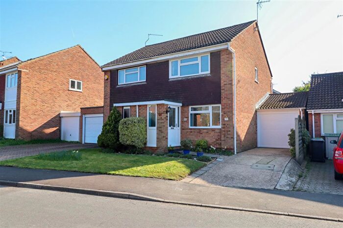 2 Bedroom Semi Detached House For Sale In Heath Way, Horsham, RH12