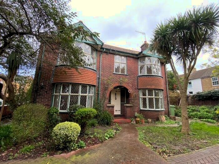 3 Bedroom Property To Rent In Roman Road, Faversham, ME13