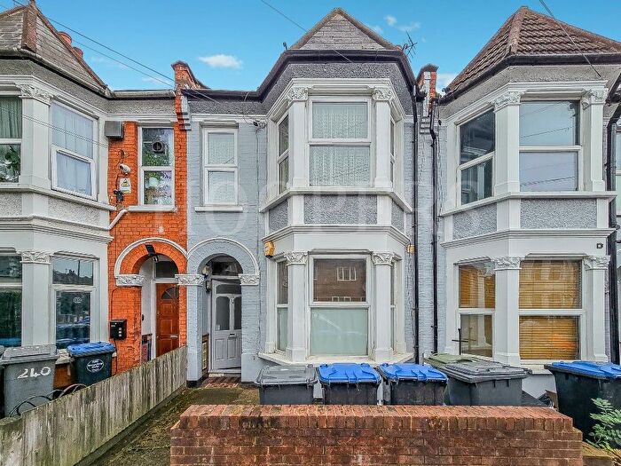 2 Bedroom Flat For Sale In Chapter Road, London, NW2