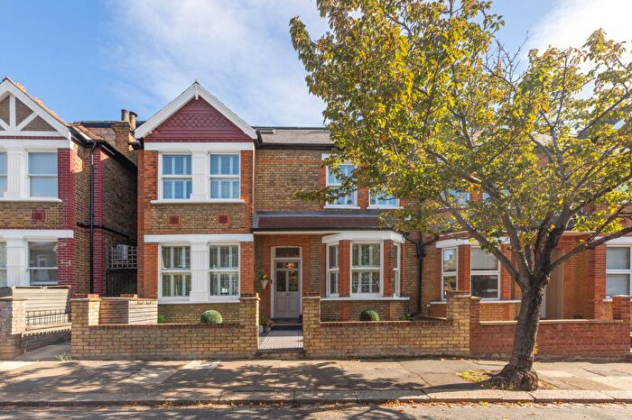 5 Bedroom Semi Detached House For Sale In Kingsley Avenue, London, W13