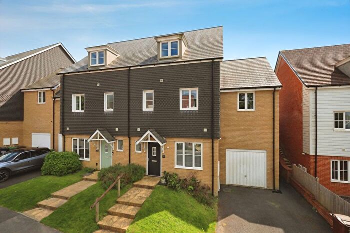 5 Bedroom Town House For Sale In Millennium Way, Heathfield, East Sussex, TN21