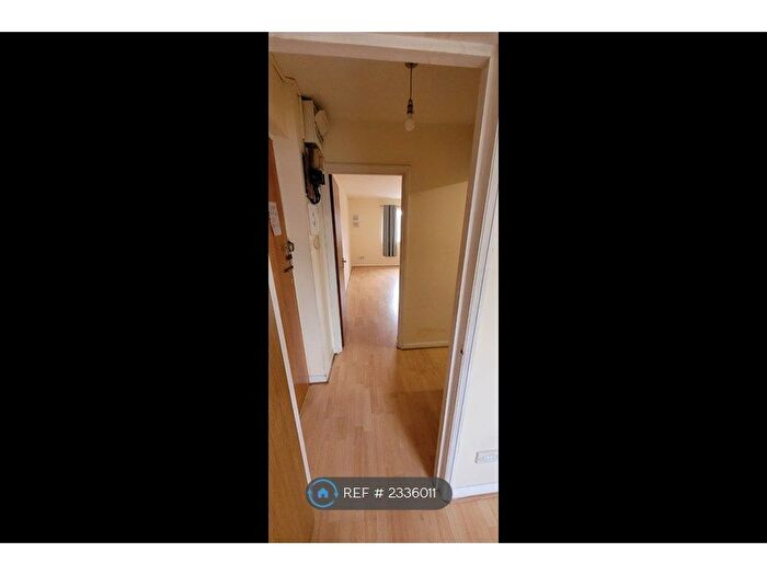 1 Bedroom Flat To Rent In Brendon Close, Harlington, Hayes, UB3