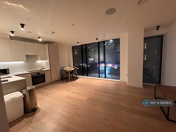 1 Bedroom Flat To Rent In Cambridge Heath Road, London, E2