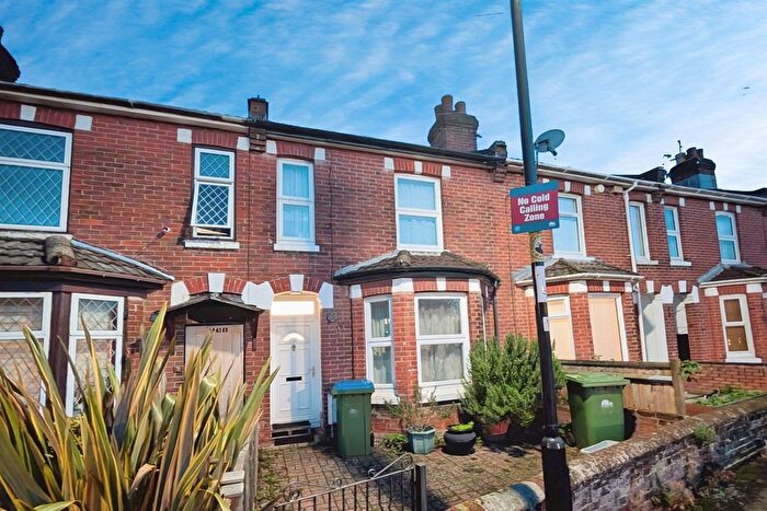 3 Bedroom Terraced House To Rent In Imperial Avenue, SO15