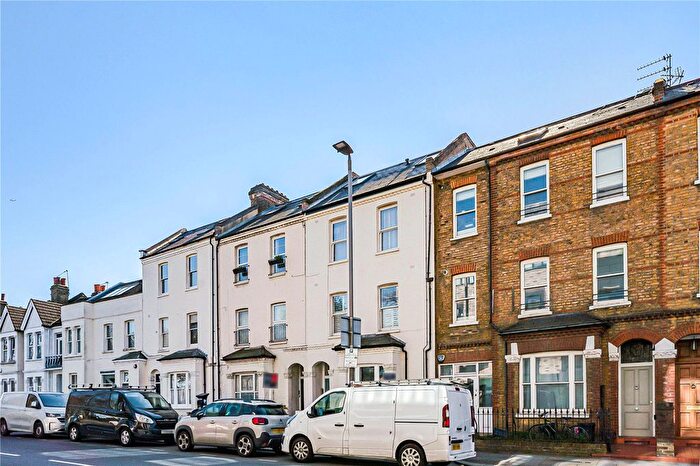 1 Bedroom Flat For Sale In Putney Bridge Road, London, SW15