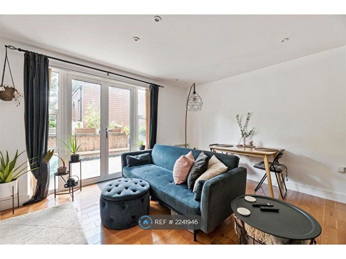 2 Bedroom Flat To Rent In Spratt Hall Road, London, E11